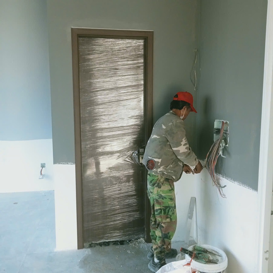 Lắp cửa composite tại chung cư