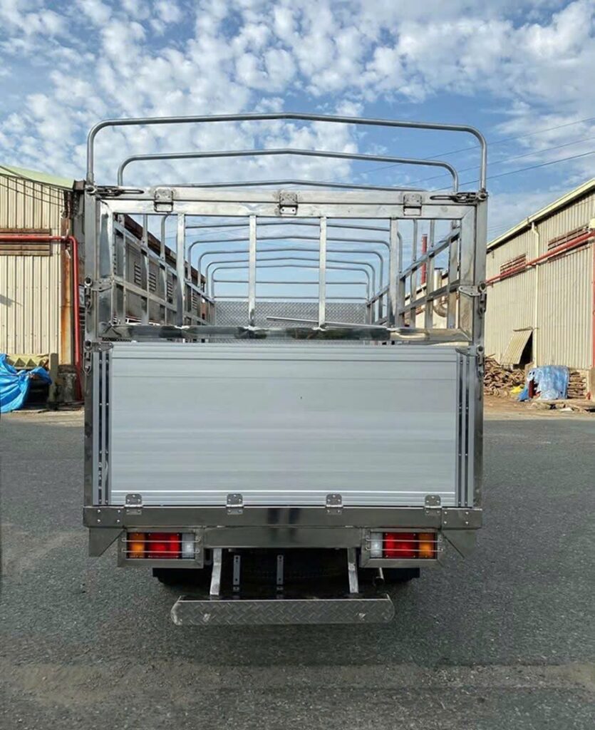 xe tải Isuzu QKR 270 sử dụng bửng nhôm